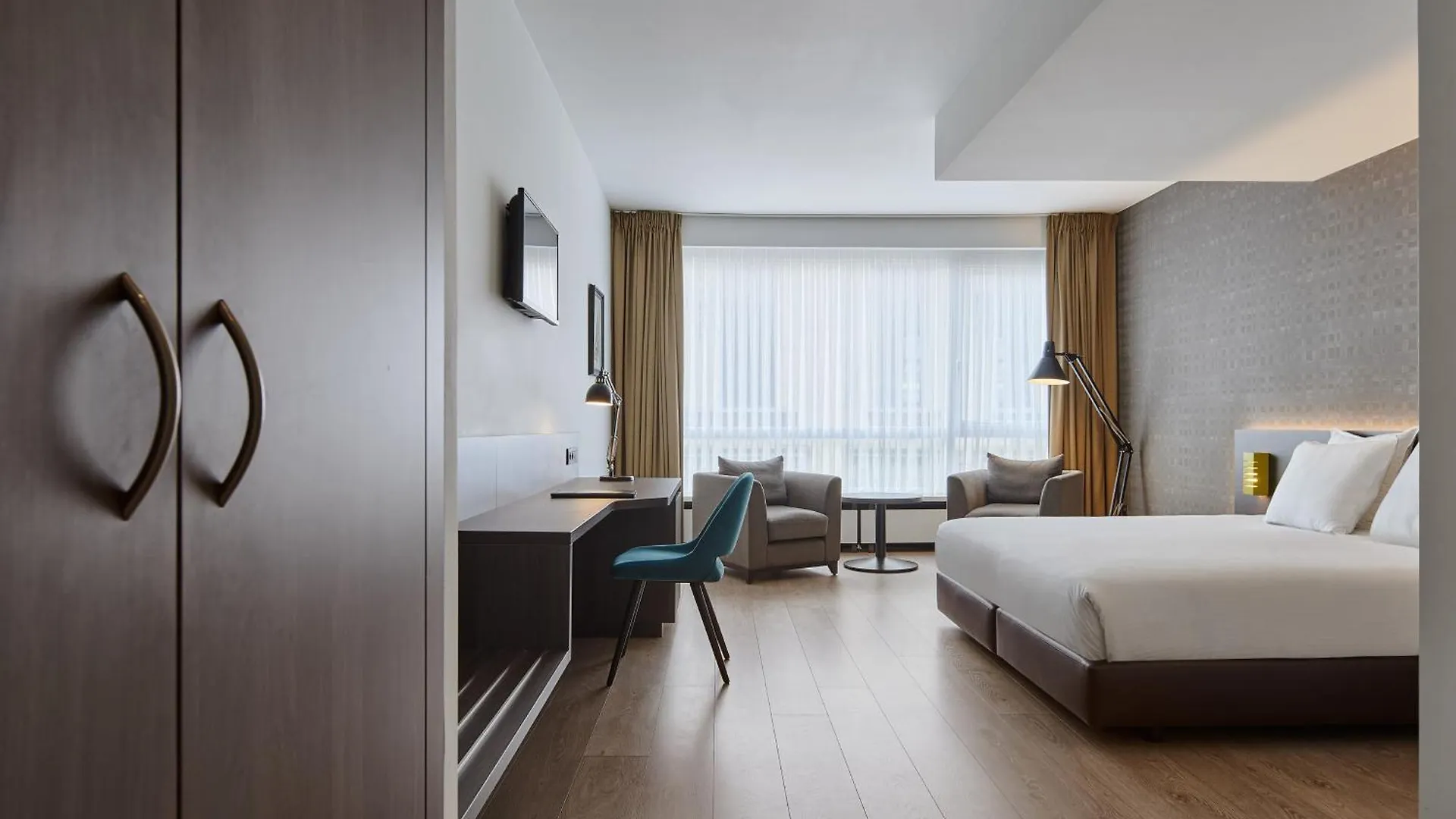 Theater Hotel Αμβέρσα 4*,