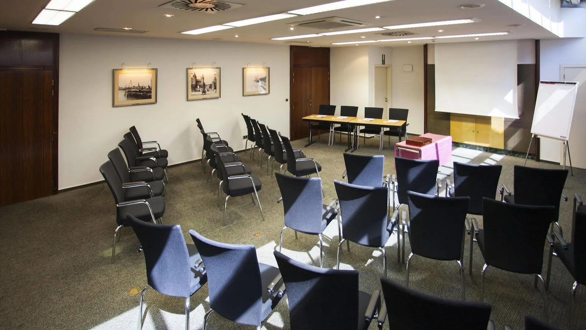 Theater Hotel Antwerp 4*,
